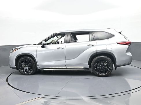 Used 2022 Toyota Highlander L image 3