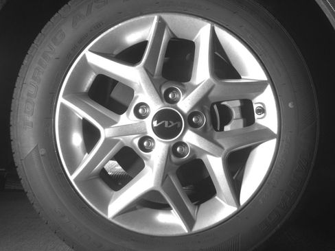 Used 2025 Kia Soul LX w/ LX Technology Package FWD image 13