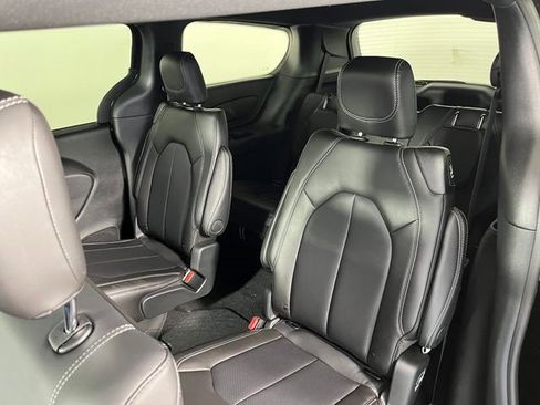 New 2026 Chrysler Pacifica Select image 7