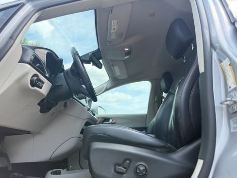 Used 2017 Chrysler Pacifica Touring-L image 24