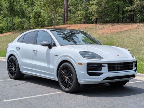 Certified 2026 Porsche Cayenne E-Hybrid Coupe AWD/4WD image 34