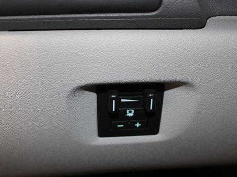 Used 2011 Chevrolet Avalanche LTZ image 8