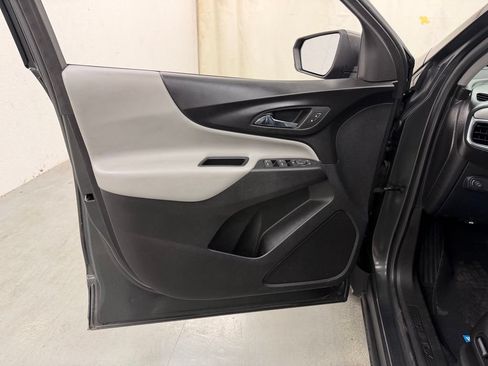 Used 2019 Chevrolet Equinox LS w/ LS Convenience Package FWD image 17