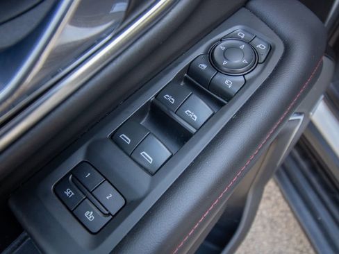 Used 2021 Chevrolet Suburban RST w/ Luxury Package image 11