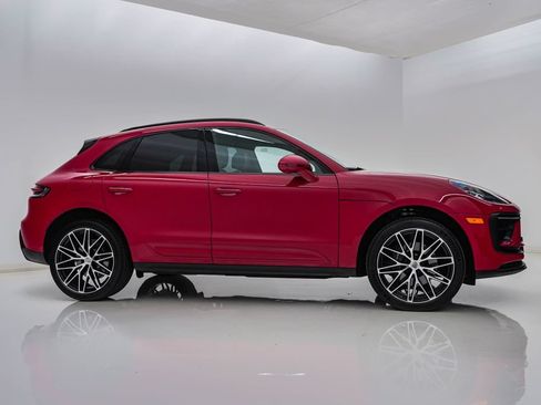 Certified 2026 Porsche Macan AWD/4WD image 9