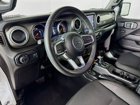 Used 2023 Jeep Gladiator Overland AWD/4WD image 8