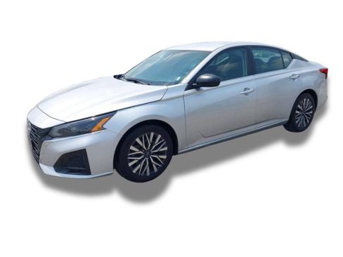 Used 2024 Nissan Altima 2.5 SV FWD image 1