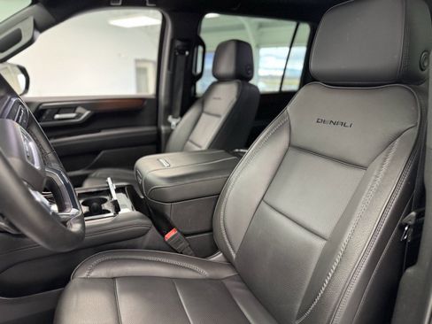 Used 2025 GMC Yukon XL Denali image 16