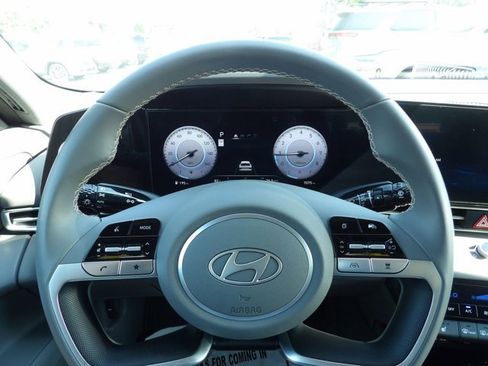 Certified 2025 Hyundai Elantra SEL FWD image 14