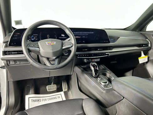 Used 2024 Cadillac XT4 Sport w/ Cold Weather Package image 18