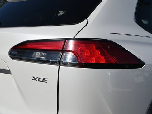 Used 2023 Toyota Corolla Cross XLE w/ Convenience Package FWD image 21