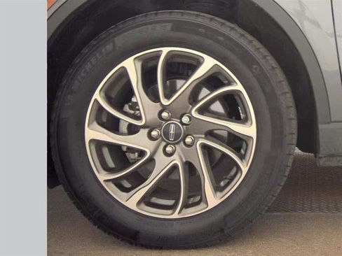 Used 2022 Lincoln Corsair AWD w/ Equipment Group 101A image 7