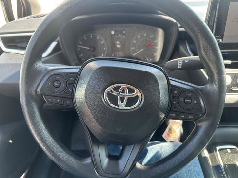 Used 2025 Toyota Corolla LE FWD image 8