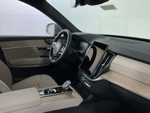 New 2026 Volvo XC90 T8 Plus w/ Protection Package Premier AWD/4WD image 32