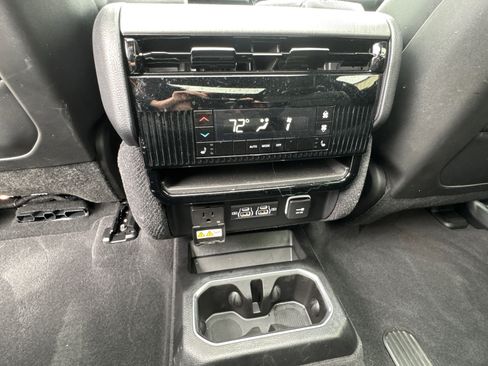 Used 2025 Jeep Wagoneer L Series III w/ Premium Group I image 28