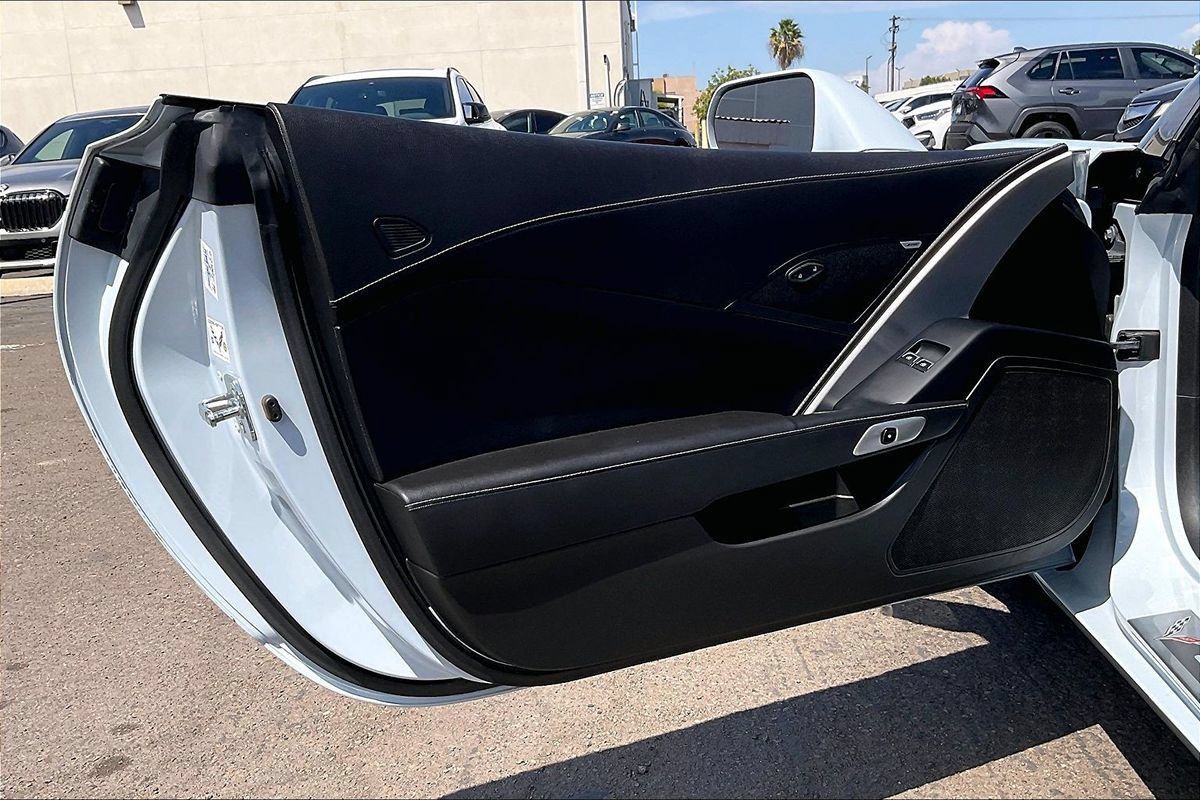 Used 2019 Chevrolet Corvette Stingray Coupe w/ Carbon Flash Badge Package RWD image 25