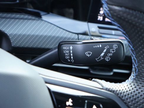 Certified 2024 Volkswagen Golf R image 38