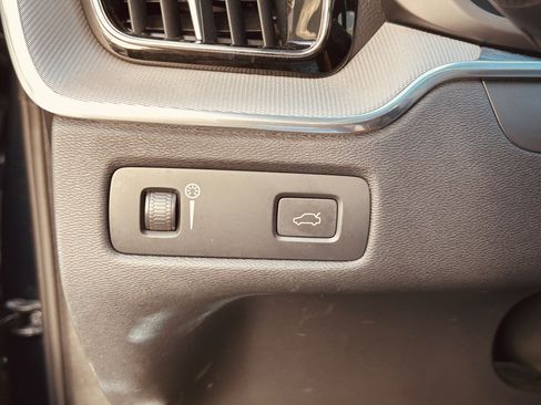 Used 2022 Volvo XC60 B6 R-Design w/ Advanced Package image 19