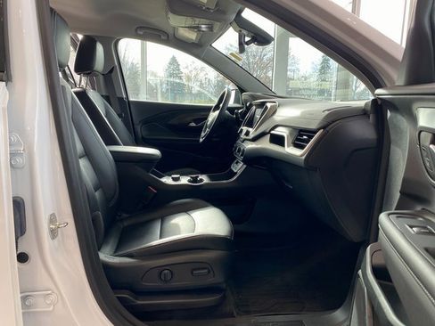 Used 2022 GMC Terrain SLT w/ Tech Package image 16