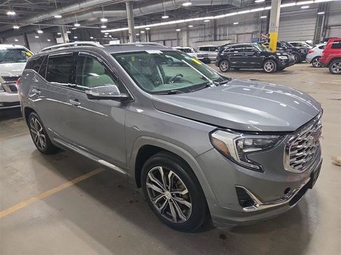 Used 2019 GMC Terrain Denali w/ Advanced Safety Package AWD/4WD image 3