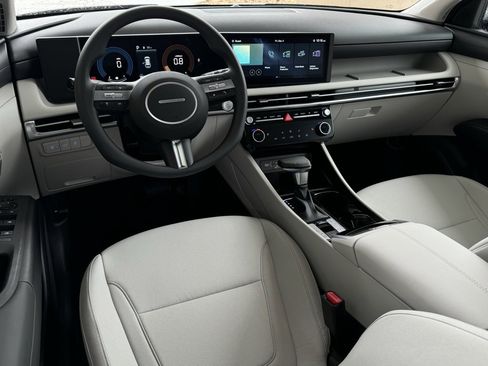 Used 2025 Hyundai Tucson SEL image 2