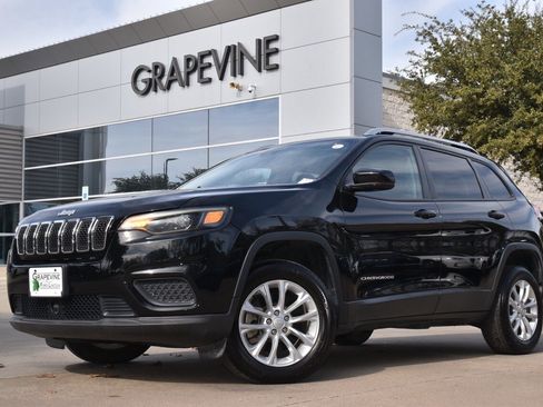 Used 2021 Jeep Cherokee Latitude image 2