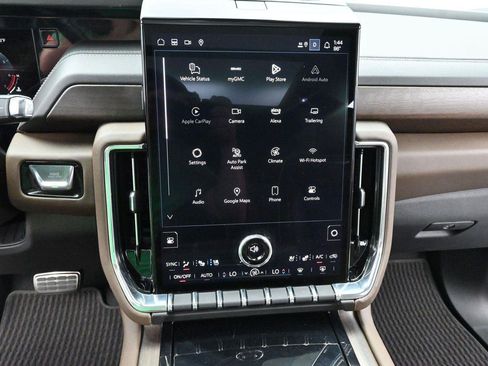 Used 2025 GMC Yukon Denali Ultimate AWD/4WD image 25