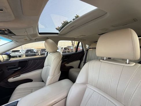 Used 2019 Lexus LS 500 w/ Interior Upgrade Package RWD image 21