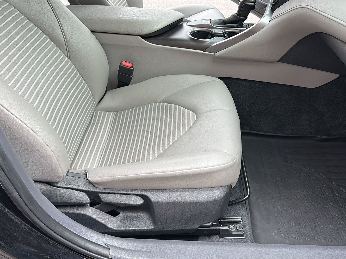 Used 2022 Toyota Camry SE FWD image 33