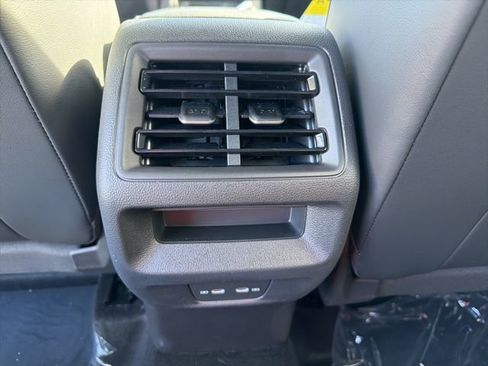 New 2026 Volkswagen Tiguan SE R-Line image 8