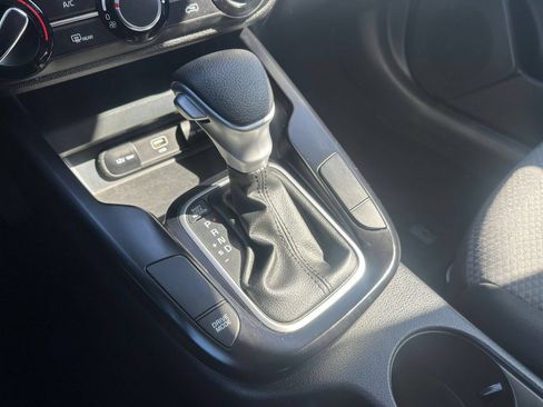 Used 2025 Kia Soul LX w/ LX Technology Package FWD image 39