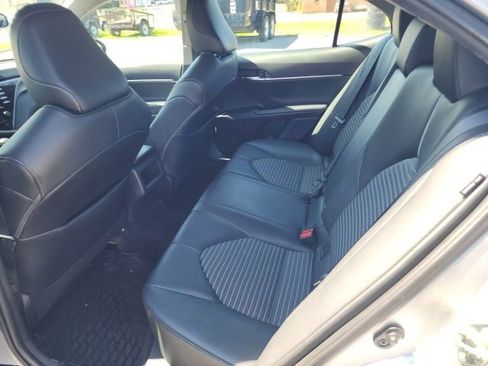 Used 2020 Toyota Camry SE image 10