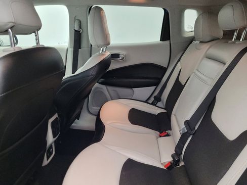 Used 2019 Jeep Compass Latitude FWD image 18
