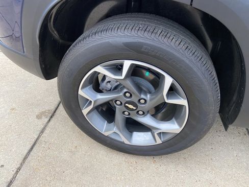 Used 2024 Chevrolet Trax LT w/ Driver Confidence Package FWD image 32