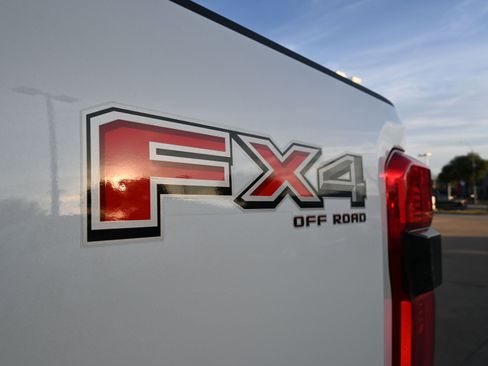 Used 2024 Ford F350 Platinum w/ FX4 Off-Road Package image 14