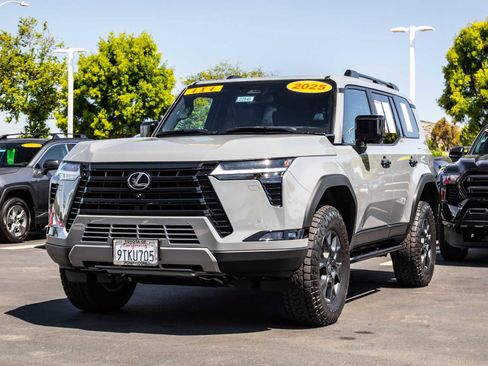 Used 2025 Lexus GX 550 AWD/4WD image 3