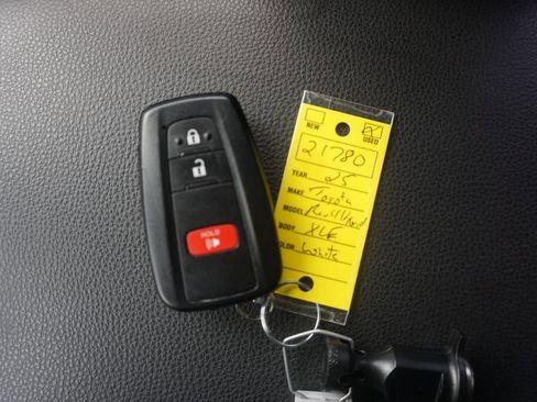 Used 2025 Toyota RAV4 XLE AWD/4WD image 29