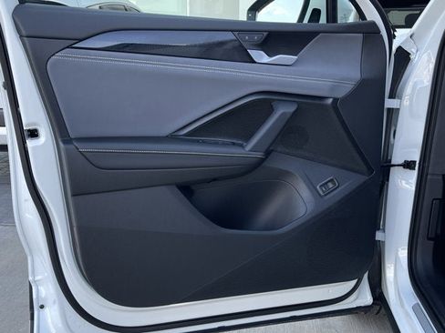 New 2026 Volkswagen Tiguan SE image 9