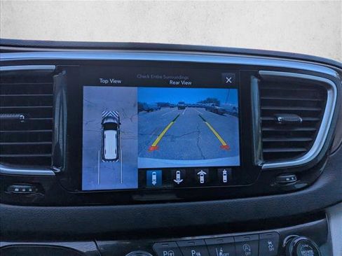 Used 2017 Chrysler Pacifica Touring-L Plus w/ Advanced Safetytec Group FWD image 19