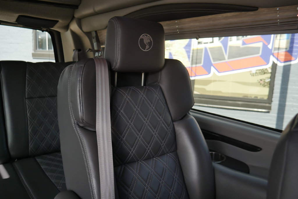 Used 2022 Chevrolet Express 2500 Extended w/ Enhanced Convenience Package RWD image 10