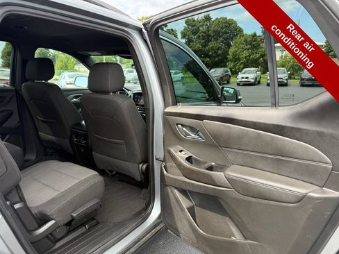 Used 2023 Chevrolet Traverse LT AWD/4WD image 36