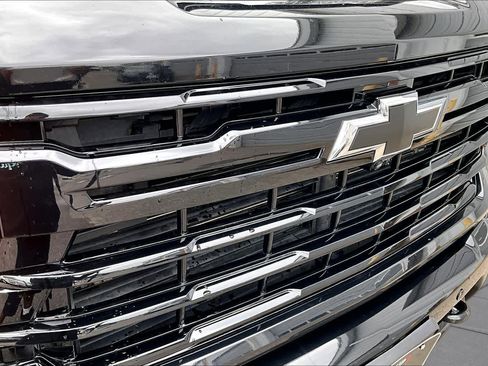 Used 2024 Chevrolet Silverado 2500 LTZ w/ LTZ Plus Package AWD/4WD image 30