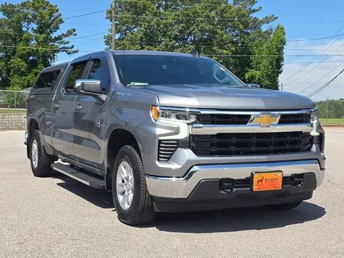 Used 2023 Chevrolet Silverado 1500 LT w/ Convenience Package II AWD/4WD image 7