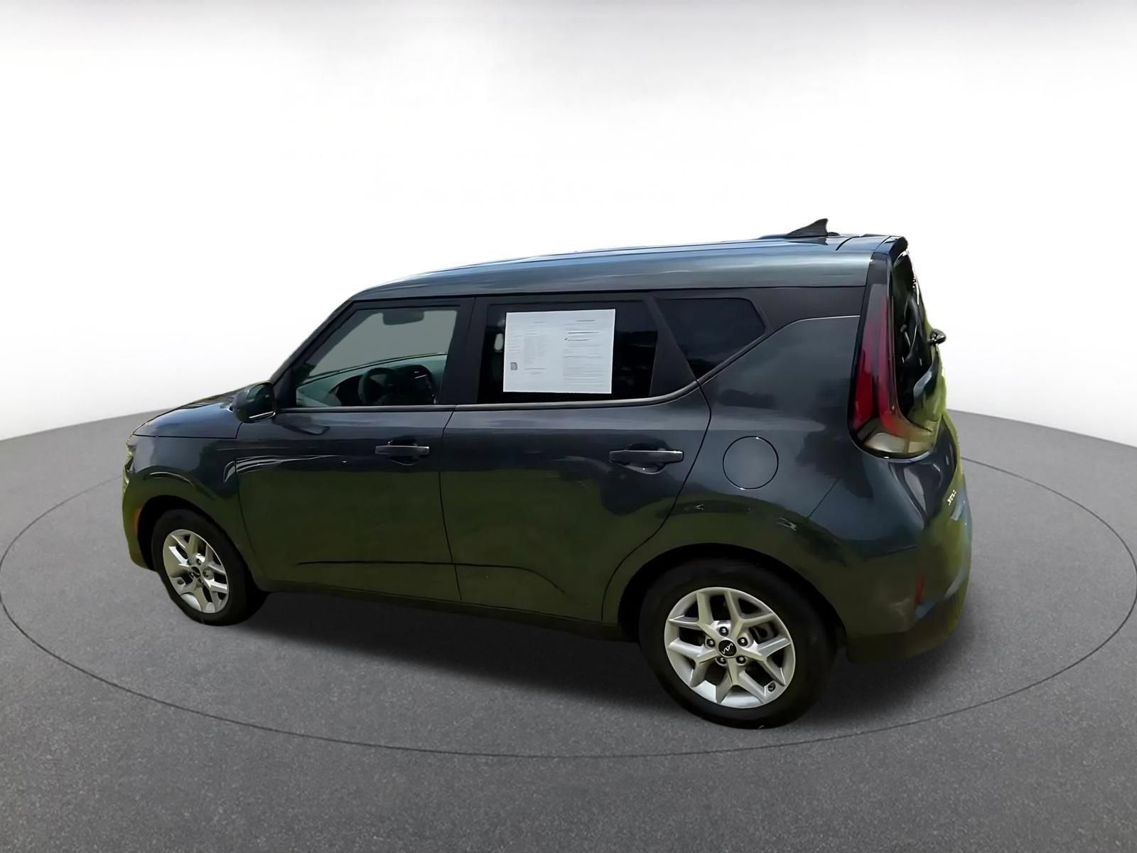Used 2025 Kia Soul LX w/ LX Technology Package FWD image 9