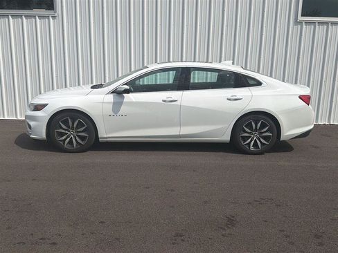 Used 2018 Chevrolet Malibu LT w/ Leather Package FWD image 4