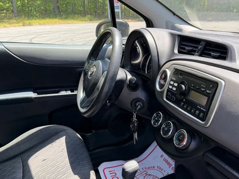 Used 2014 Toyota Yaris LE FWD image 21