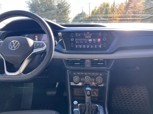 Certified 2024 Volkswagen Taos SE w/ Black Wheel Package image 27