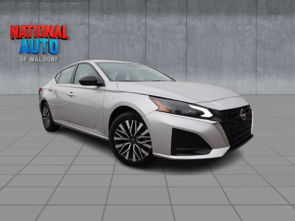 Used 2024 Nissan Altima 2.5 SV FWD image 1