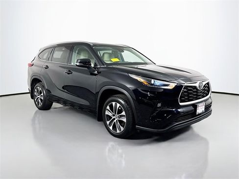 Used 2021 Toyota Highlander XLE image 10