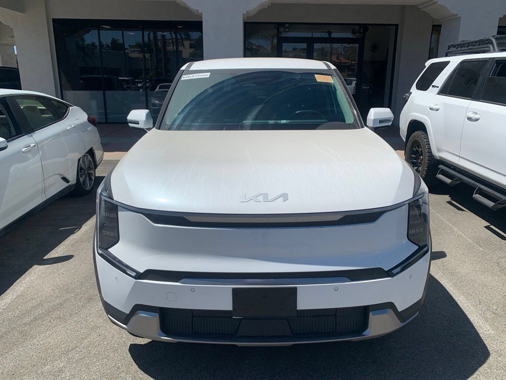 Certified 2024 Kia EV9 Light Long Range RWD image 3